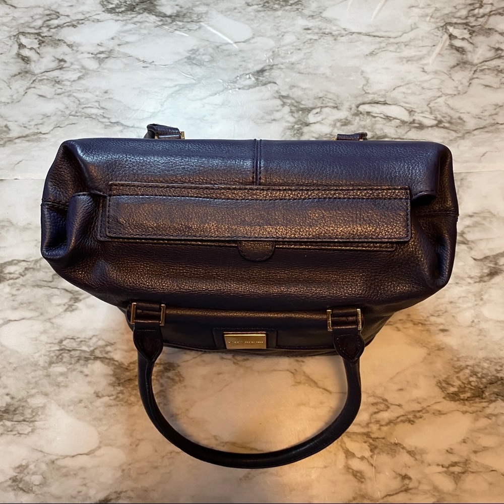 Isaac Mizrahi navy blue Andrea satchel 🤌🏻 4 for $75 🤌🏻 - Picture 4 of 8